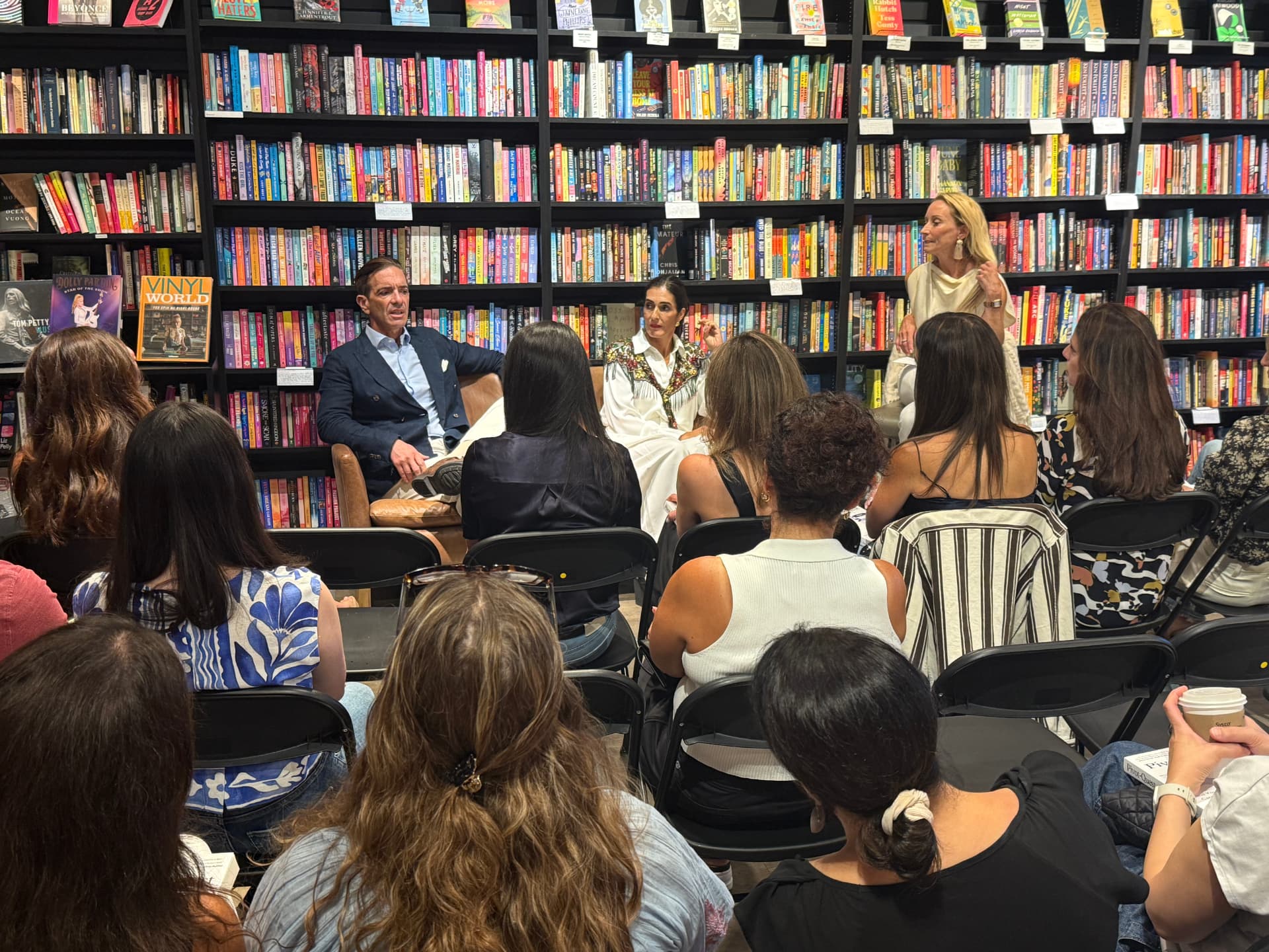 Luis Rodriguez Baptista in conversation with readers at a Pivot-Quest event